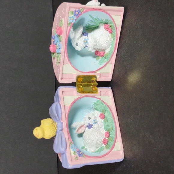 Easter Mini-Hatbox Diorama - Picture 1 of 8